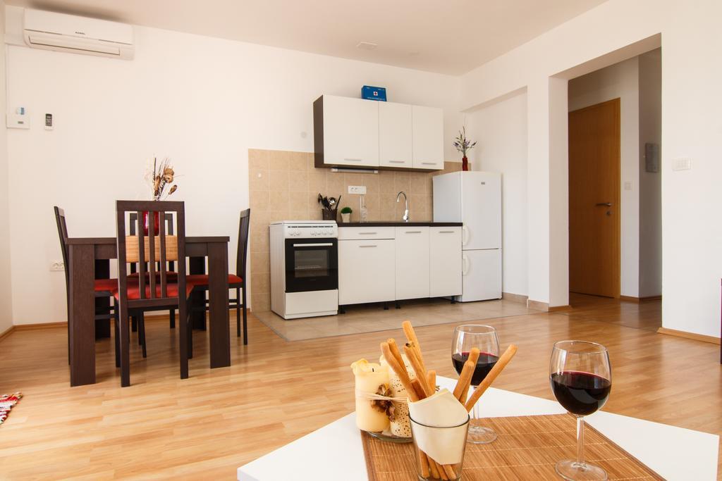 Apartments Villa Stari Koko Омиш Экстерьер фото